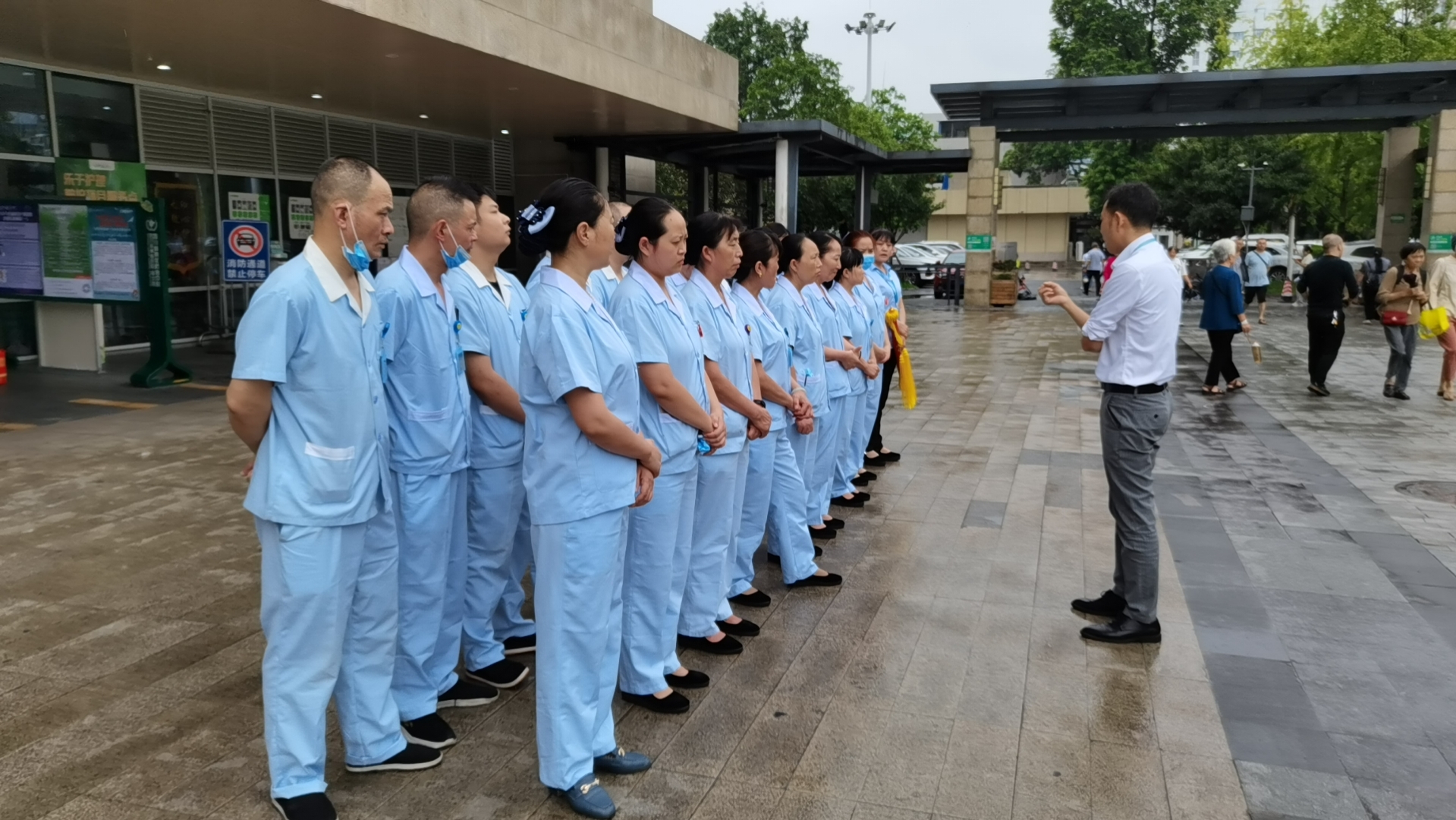 十几个人的小公司就不需要系统了吗??医护邦:恰恰相反,小公司才最该上陪护系统